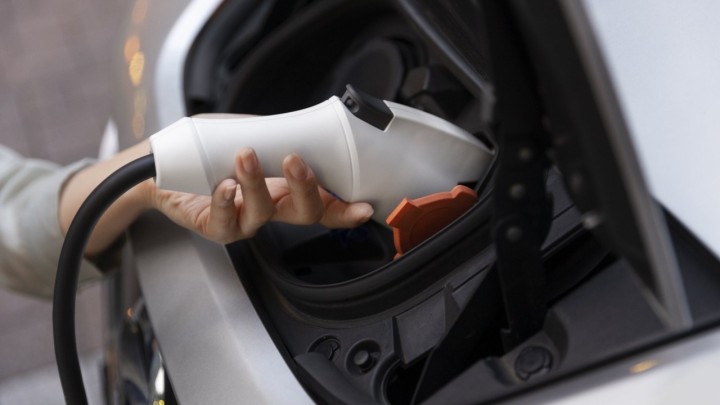 Zbog manjka interesa za električne automobile, u dvije države zaustavlja se gradnja tvornica za baterije