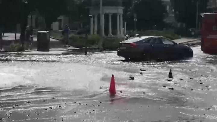 Bagerist kopanjem oštetio cijev, centar Rijeke za vikend ostao bez vode