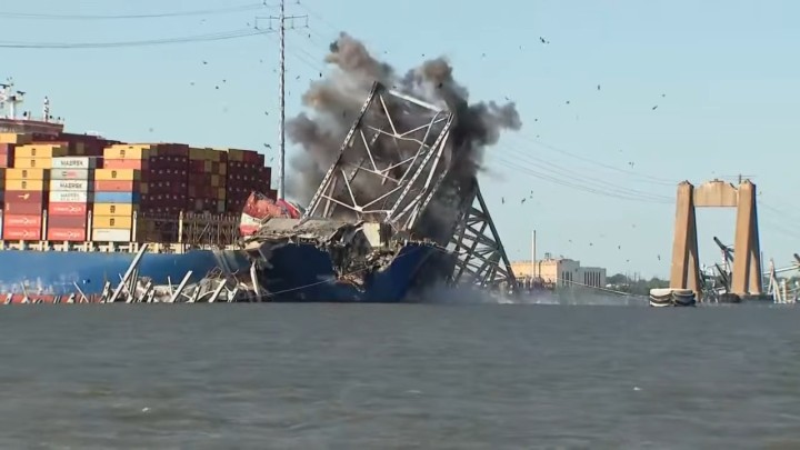 Eksplozivom se uklanja konstrukcija srušenog mosta u Baltimoreu