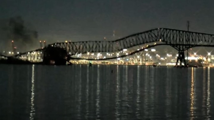 Srušio se čelični most dug dva i pol kilometra, za nestalima se još traga