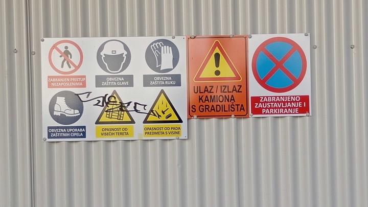 Žena upala u nezaštićenu rupu na gradilištu duboku tri metra