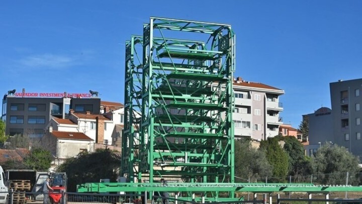 Sanacija nedostatka parkinga: Rotirajući parking lako se prenosi i ne treba građevinsku dozvolu