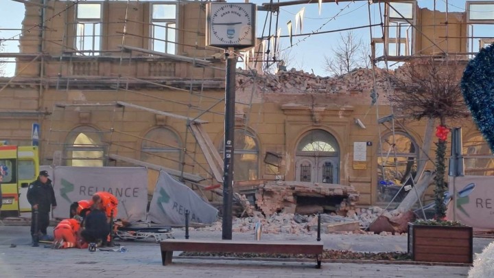 Srušio se zid na zaštićenom spomeniku kulture u Sisku, ozlijeđena dvojica radnika