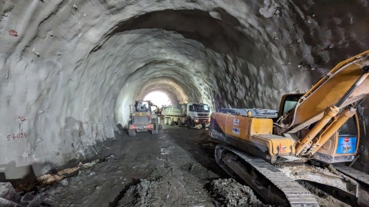Foto: Probijen tunel Hrastik na Koridoru V c pored Tešnja, korištena NATM metoda