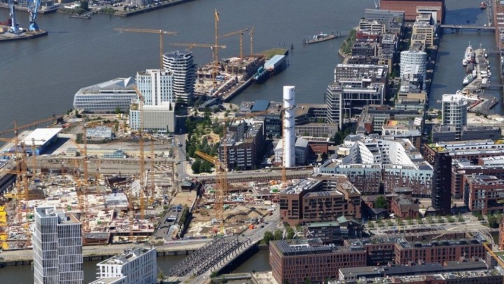 Užasna nesreća na gradilištu u Njemačkoj, u padu skele poginulo 5 radnika, u tijeku je velika akcija spašavanja