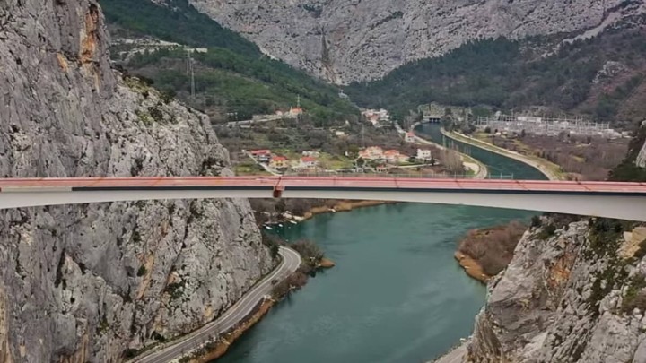 Od oduševljenja do podsmjeha: Omiški most vrijedan 23,16 milijuna eura ne može podnijeti buru?!