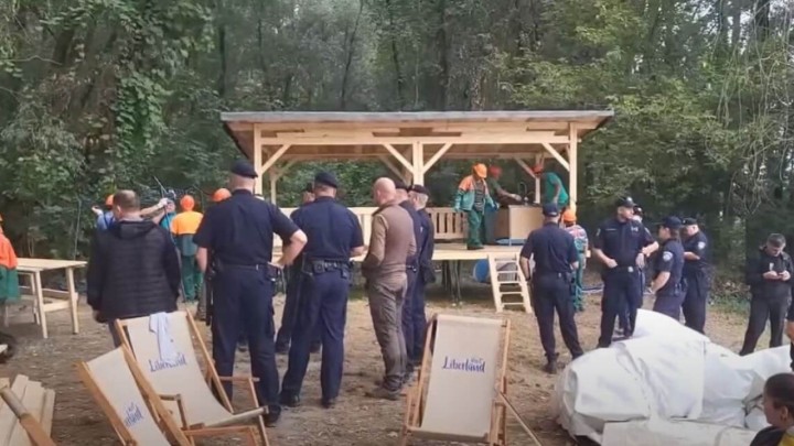 Policija i inspektori Hrvatskih šuma upali u samoproglašeni Liberland i srušili nezakonite objekte
