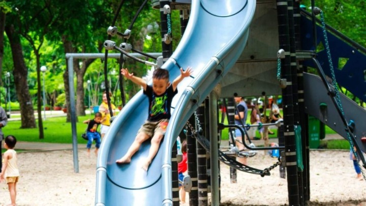 Basist iz Red Hot Chilli Peppersa financirao izgradnju dječjeg igrališta u Los Angelesu