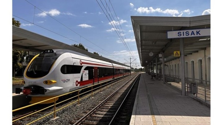 Prema Sisku krenuo elektromotorni vlak, slijedi desetljeće ulaganja u željeznice