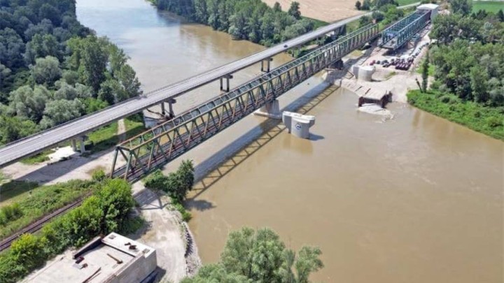 Počelo 'naguravanje' mosta Drava: Zahtjevnija dionica na rekonstrukciji željezničke pruge