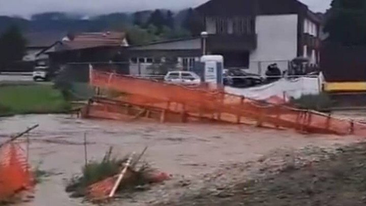 VIDEO: Pogledajte kako je vodena bujica urušila most u Vukšincu