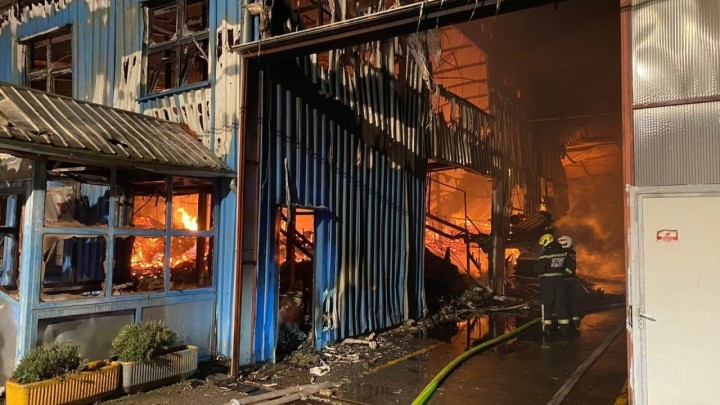 Preminuo radnik tvornice parketa u kojoj je nedavno izbio požar: Zadobio je teške opekline