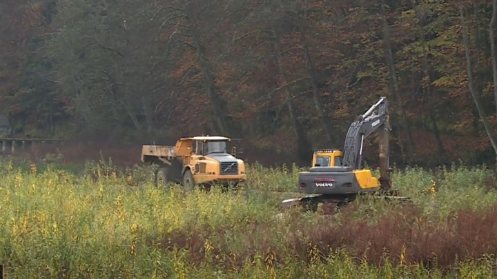 Problemi s izmuljivanjem u Trakošćanskom jezeru: Strojevi zapeli u dubokom mulju