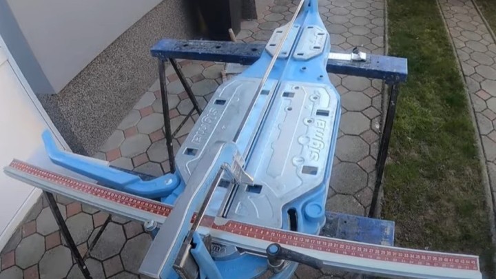 Policija traga za drskim kradljivcem: Ukrao rezač za keramiku i više odvodnih cijevi