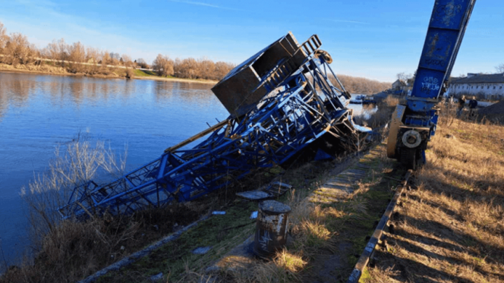 Strašna nesreća u Osijeku: Četiri radnika ozlijeđena u padu lučke dizalice, jedan teže