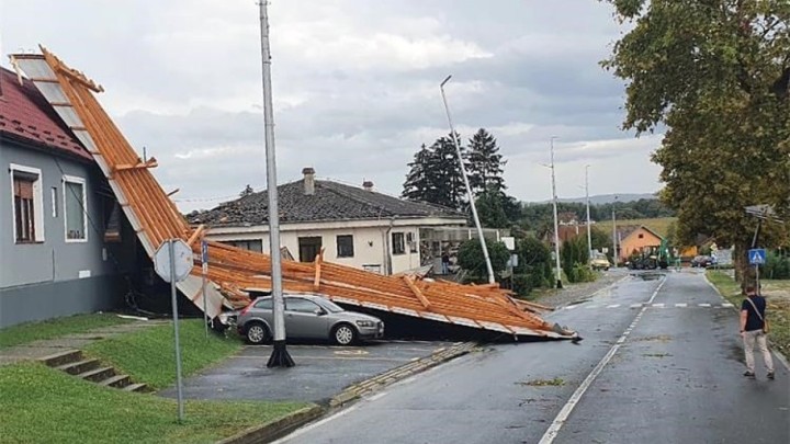 Snažno nevrijeme poharalo Čazmu: Prema prvim procjenama, 30-ak kuća ostalo bez krovova