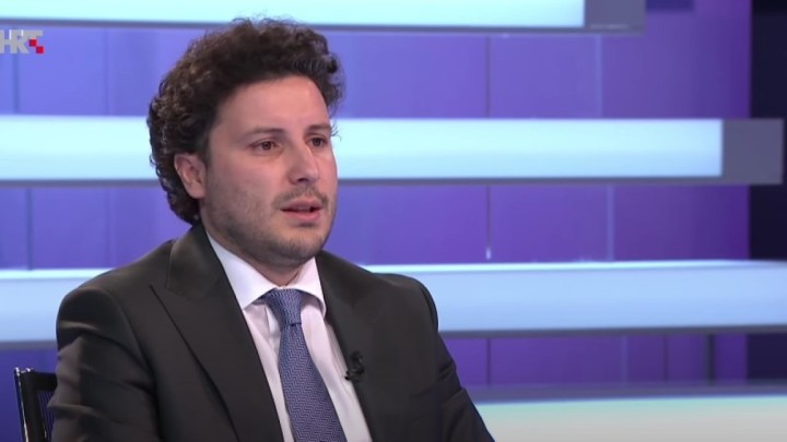 Pala vlada Crne Gore: Premijer za to optužio građevinsku firmu