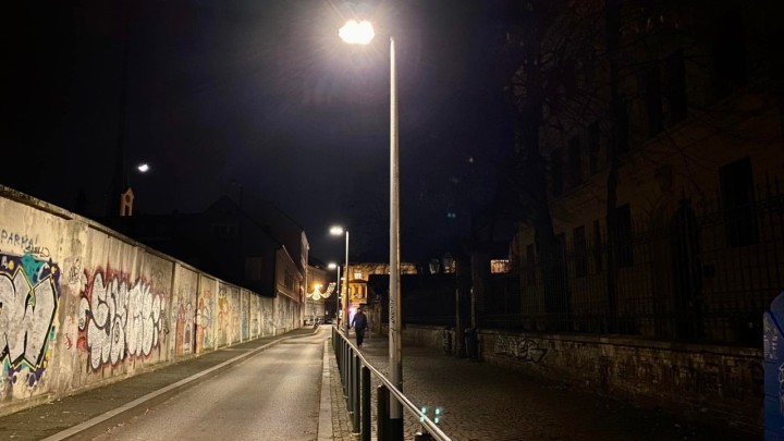 Nova LED rasvjeta u centru Zagreba osvjetlila kolnik, a osnovnu školu ostavila u mraku