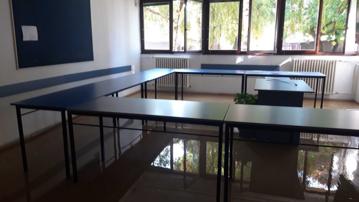 Ponovno pukao vodovod na Trešnjevci, poplavljena škola i đački dom