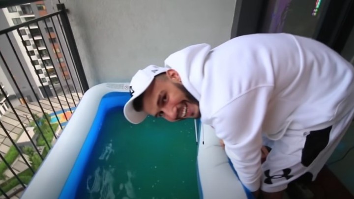 Nevjerojatno: Srpski YouTuber praznio bazen s desetog kata zgrade