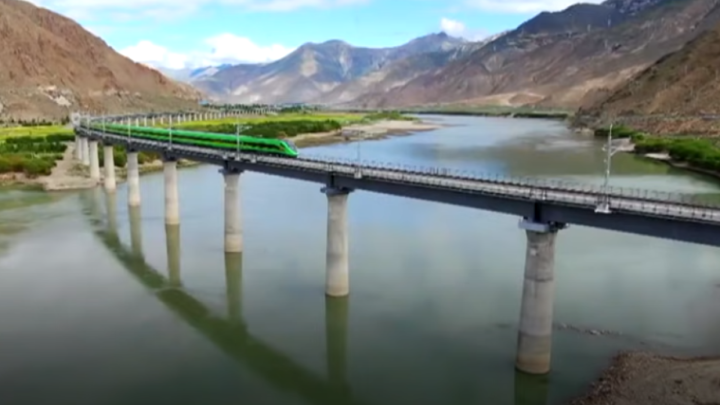 Kina lansirala impresivnu željezničku prugu sa super brzim vlakovima koji imaju dodatni kisik