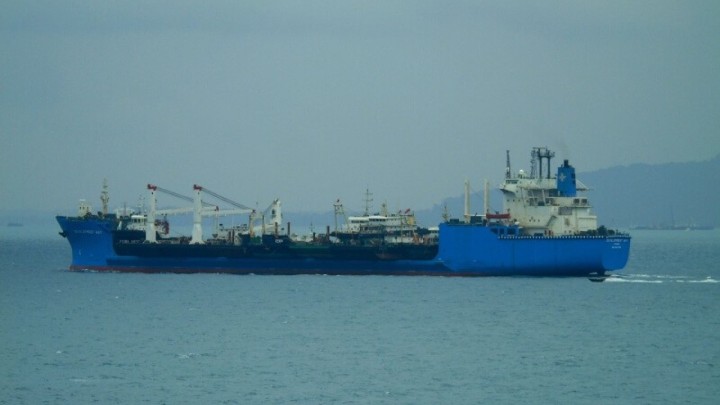 Kineski brod s dijelovima za Pelješki most danima pluta na ulazu u Jadransko more