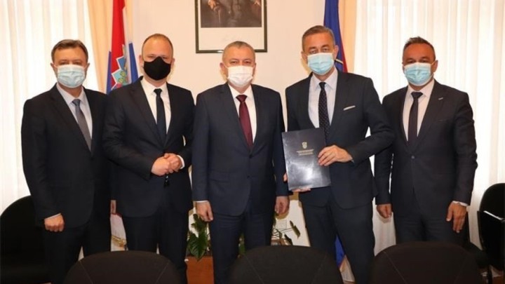 Ministar Horvat uručio Odluku o darovanju nekretnine za učenički dom u Koprivnici