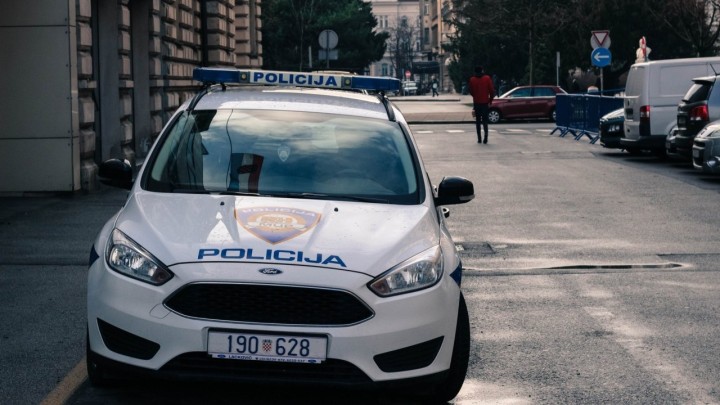 Upao u poduzeće pa sa zidova, stropova i raznih uređaja demontirao bakrene dijelove