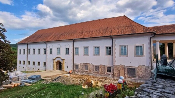 Bauštelska reportaža: Dvorac koji su seljaci otkupili od plemstva, drmali ga potresi i pogodila bomba dobiva novo lice