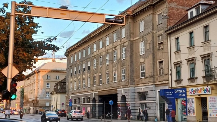 Drama u centru Zagreba: Hitno obustavljeno uklanjanje otrovnih ploča s krova Malog Vatikana