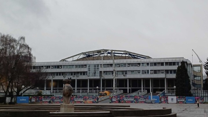 Na ovakav prizor nismo navikli: Dom sportova bez krova, ovo je najkompleksnija faza obnove