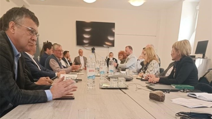 Bačić se sastao s građevinarima koji rade na obnovi: Nezadovoljan je angažmanom oko privatnih kuća