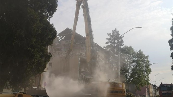 Ministar Bačić opravdava sporost obnove: Model suhe drvene gradnje zahtijeva duži period bez kiše