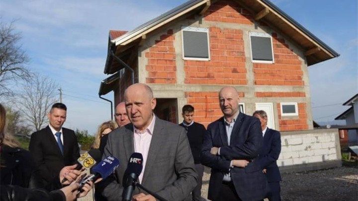 Ministar Bačić obišao Slani Potok: Potrebne su izmjene kako bi projekt samoobnove bio još efikasniji