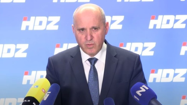 Ministar Bačić stanovnicima Banovine obećao vidljive promjene u obnovi već za mjesec i pol dana