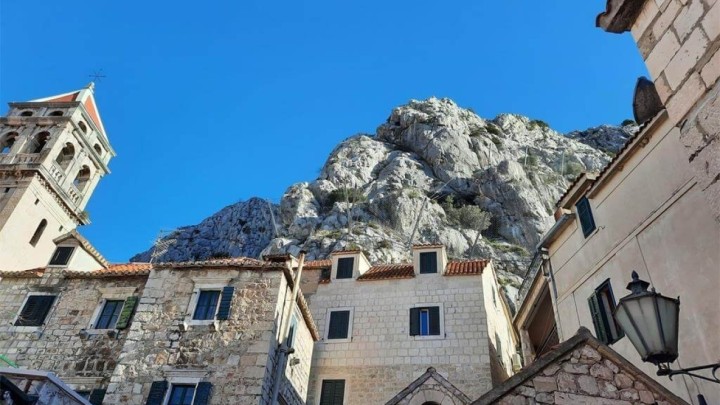 Sanirali Omiške stijene: Ova grdosija više ne prijeti urušavanjem na grad