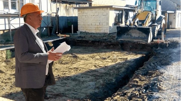 Više od godinu dana nakon potresa državni tajnik potvrdio: Počela je gradnja prve kuće na Baniji