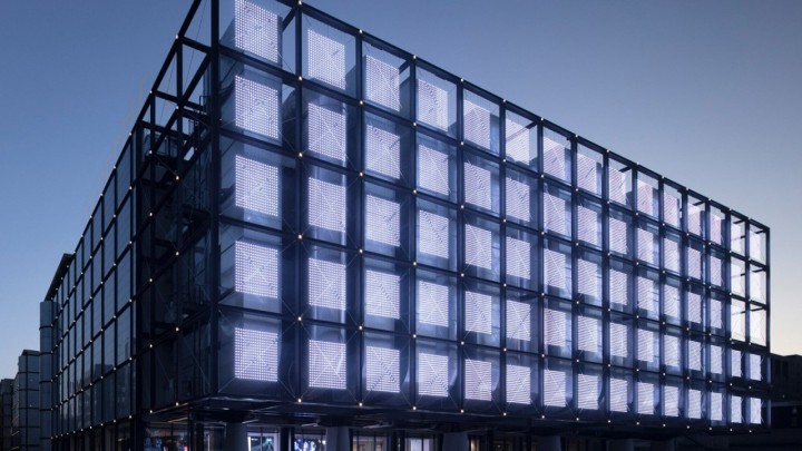 Ova zgrada čuva kinesko AI 'srce', kada padne noć fasada se pretvara u digitalnu matricu