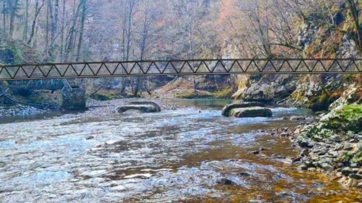 Gradi se most u nacionalnom praku: Materijal iz zraka, miješanje betona na licu mjesta i kašnjenje