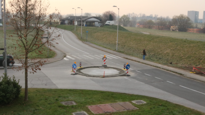 [FOTO] U zagrebačkom kvartu za samo nekoliko sati osvanuo kružni tok: Stanovnici ne vide smisao
