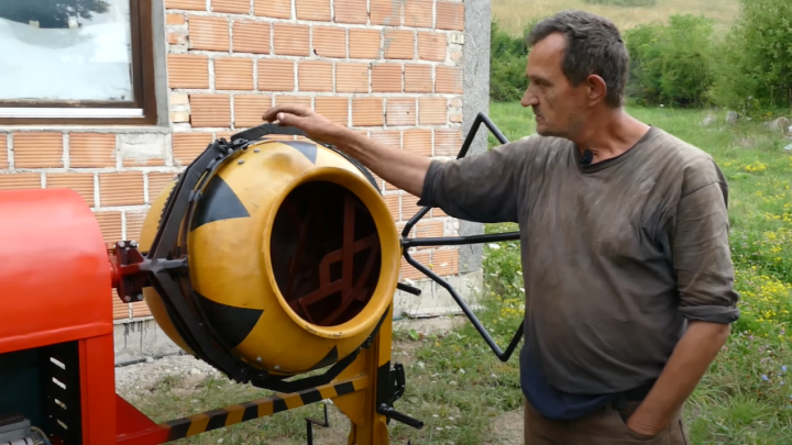 Inovator iz BiH: Od miješalice za beton napravio perilicu za rublje