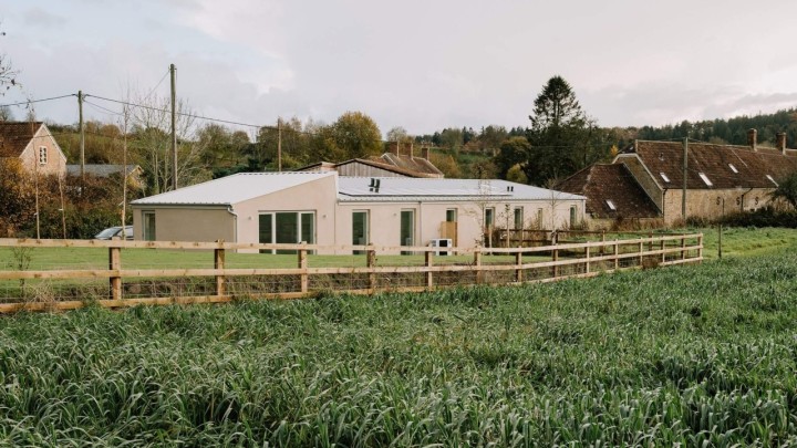 Transformacija starog traktorskog skladišta u moderan dom u koji bi rado uselio svatko