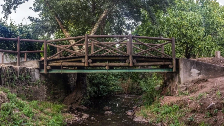 Most od nekoliko koraka: Ovo je najmanja građevina na svijetu koja spaja dvije zemlje