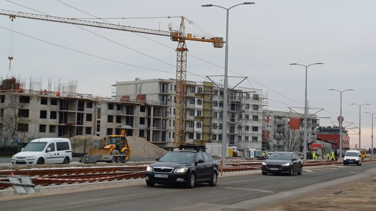 Gradi se novi ulaz u Zagreb, a uz cestu i prugu niče novogradnja