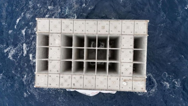 Galerija: Susjedi grade najdublji lukobran u Europi, postavili su keson velik poput zgrade