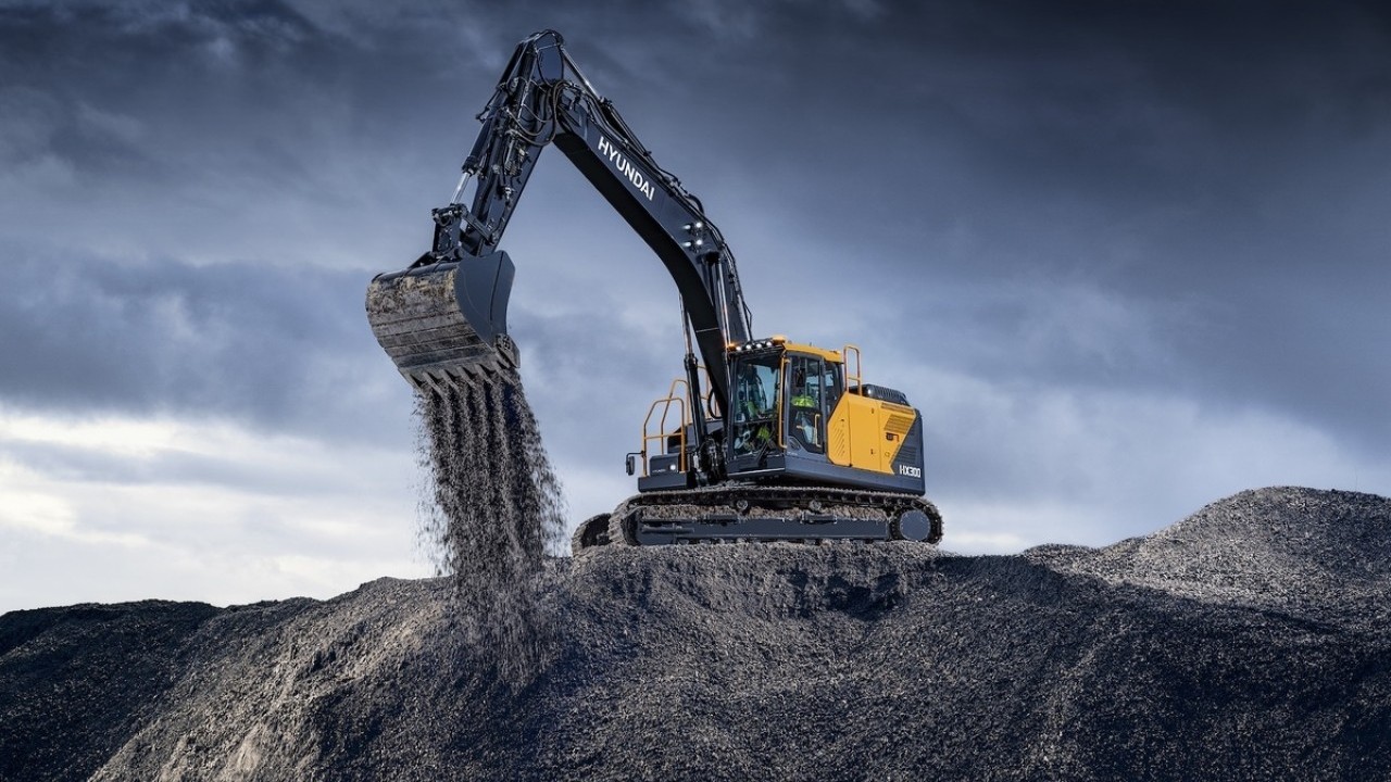 Bageri nove generacije kao limuzine: Svjetionici, AI kamere i mikrofon za bagerista