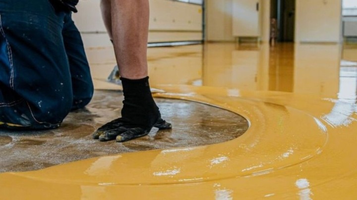 Koliko košta kvadrat epoxy poda: Nije svejedno jer se radi u dnevnoj sobi ili garaži, milimetri su presudni
