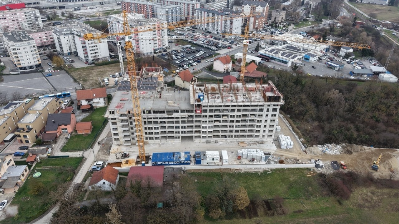 Galerija iz zraka: Tri krana i nova stambena zgrada 'rastu' na velikom gradilištu u Blatu