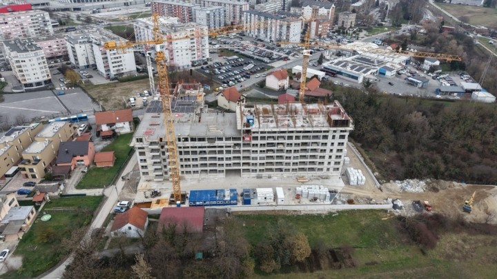 Galerija iz zraka: Tri krana i nova stambena zgrada 'rastu' na velikom gradilištu u Blatu