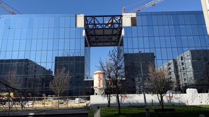 Poslovni centar na Jadranskoj aveniji samo što nije gotov, ima pročelje od stakla s jin-jang efektom